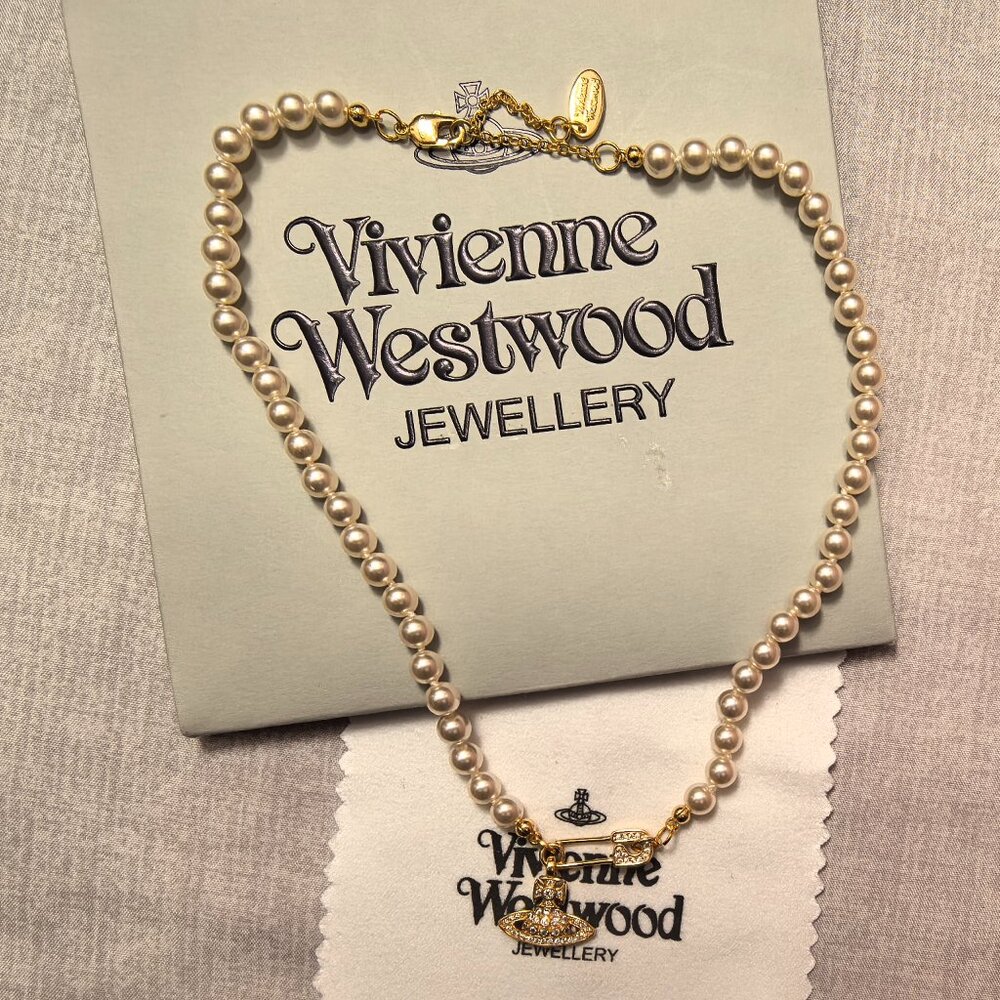 Vivenne Westwood necklace pearl choker